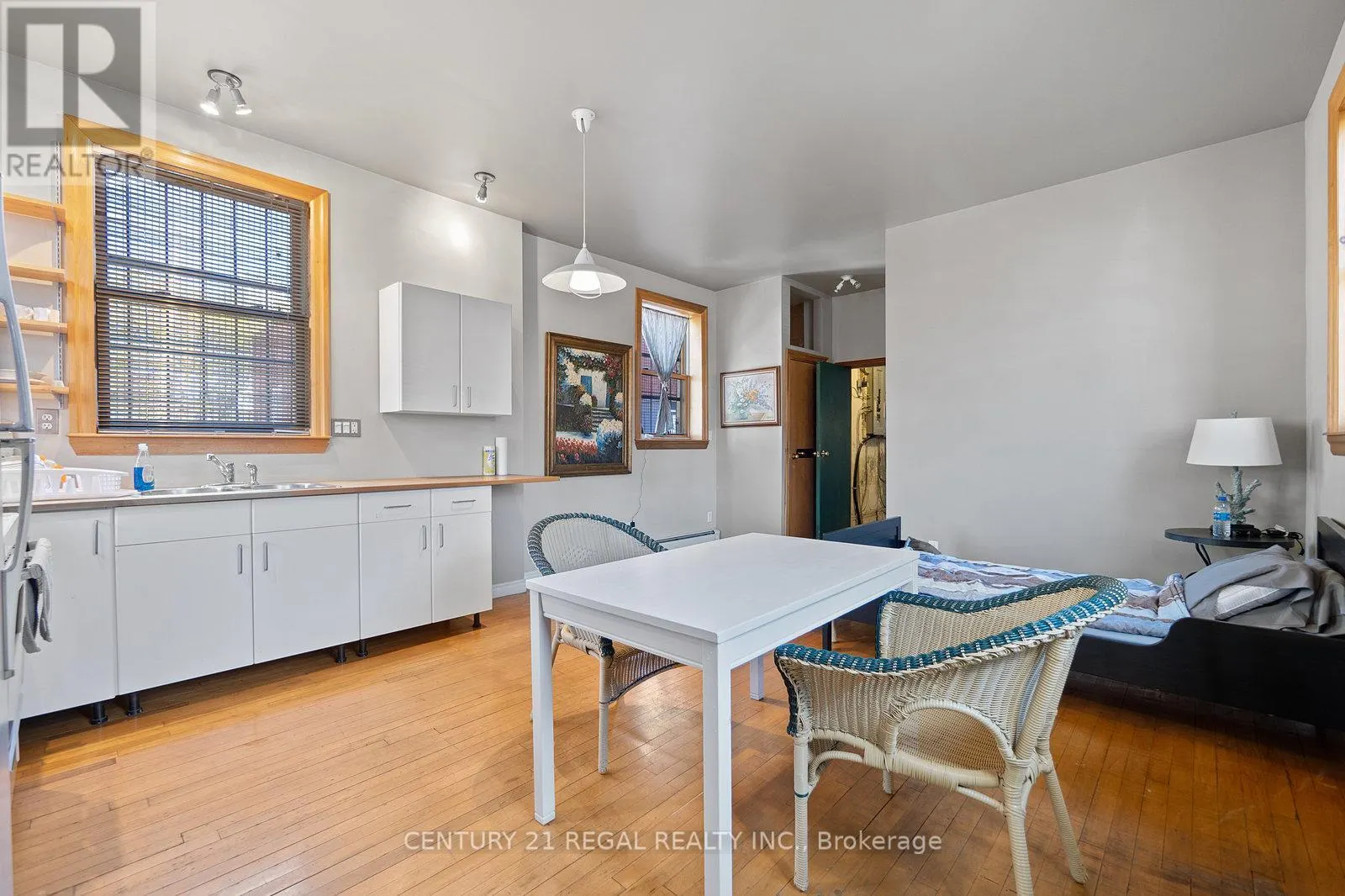 239 KING STREET E
