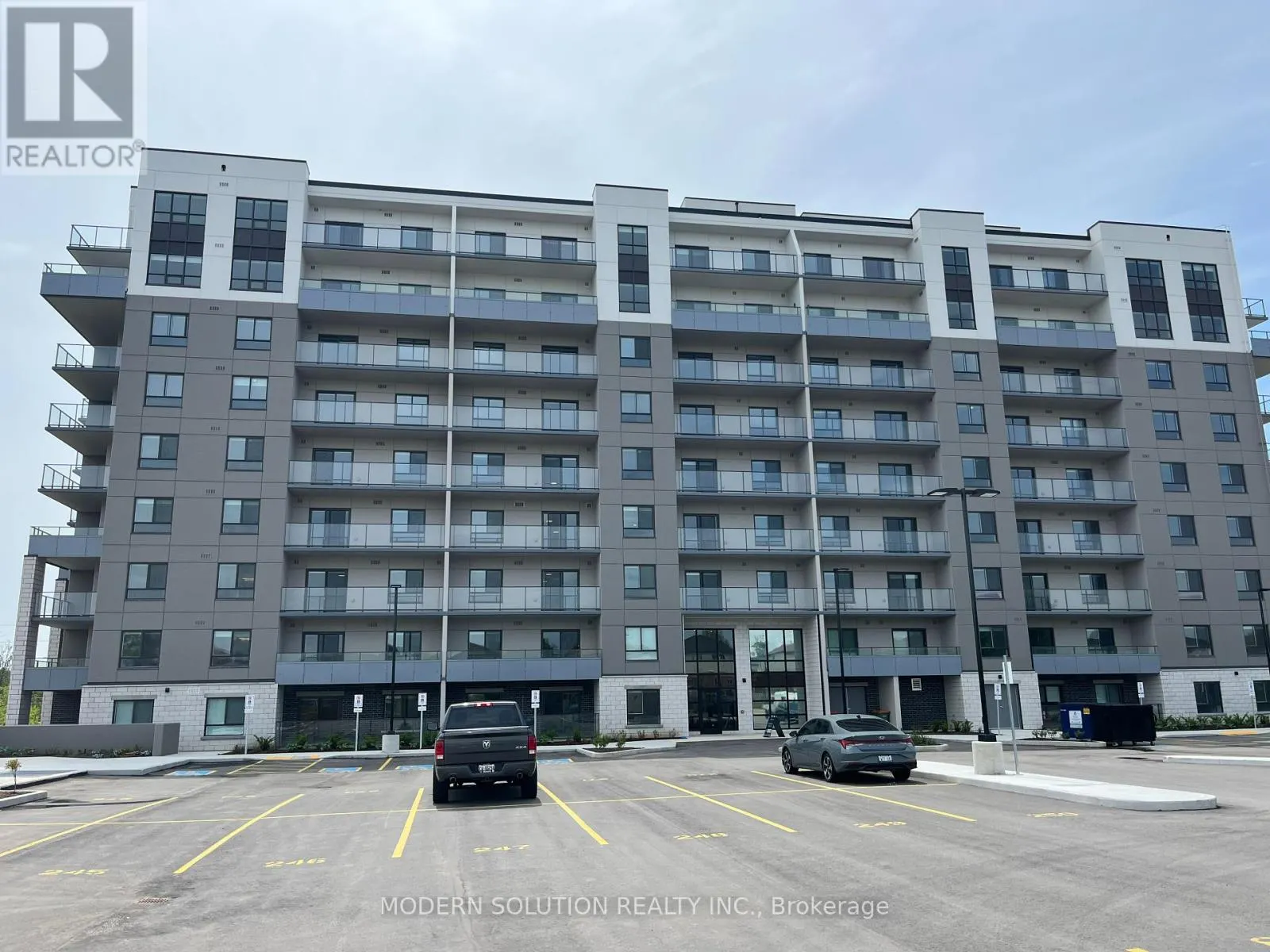 412 - 425 WATSON PARKWAY N