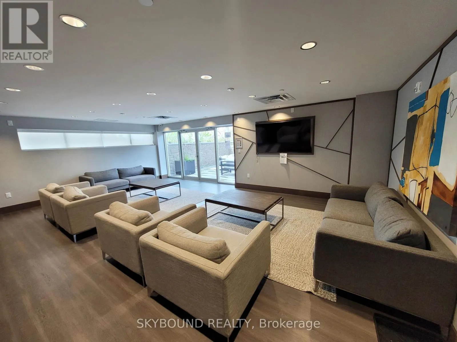 301 - 16 MARKLE CRESCENT