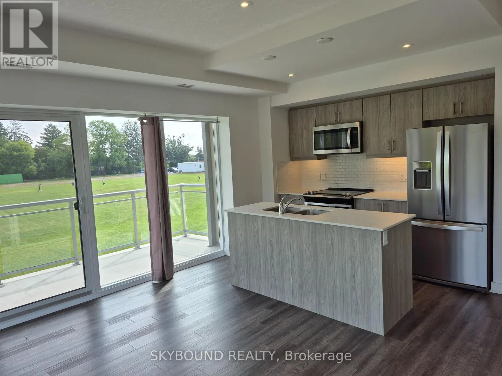 301 - 16 MARKLE CRESCENT