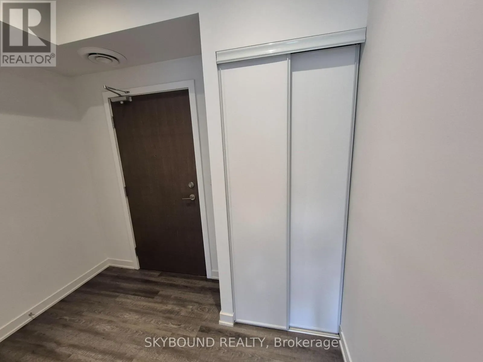 301 - 16 MARKLE CRESCENT