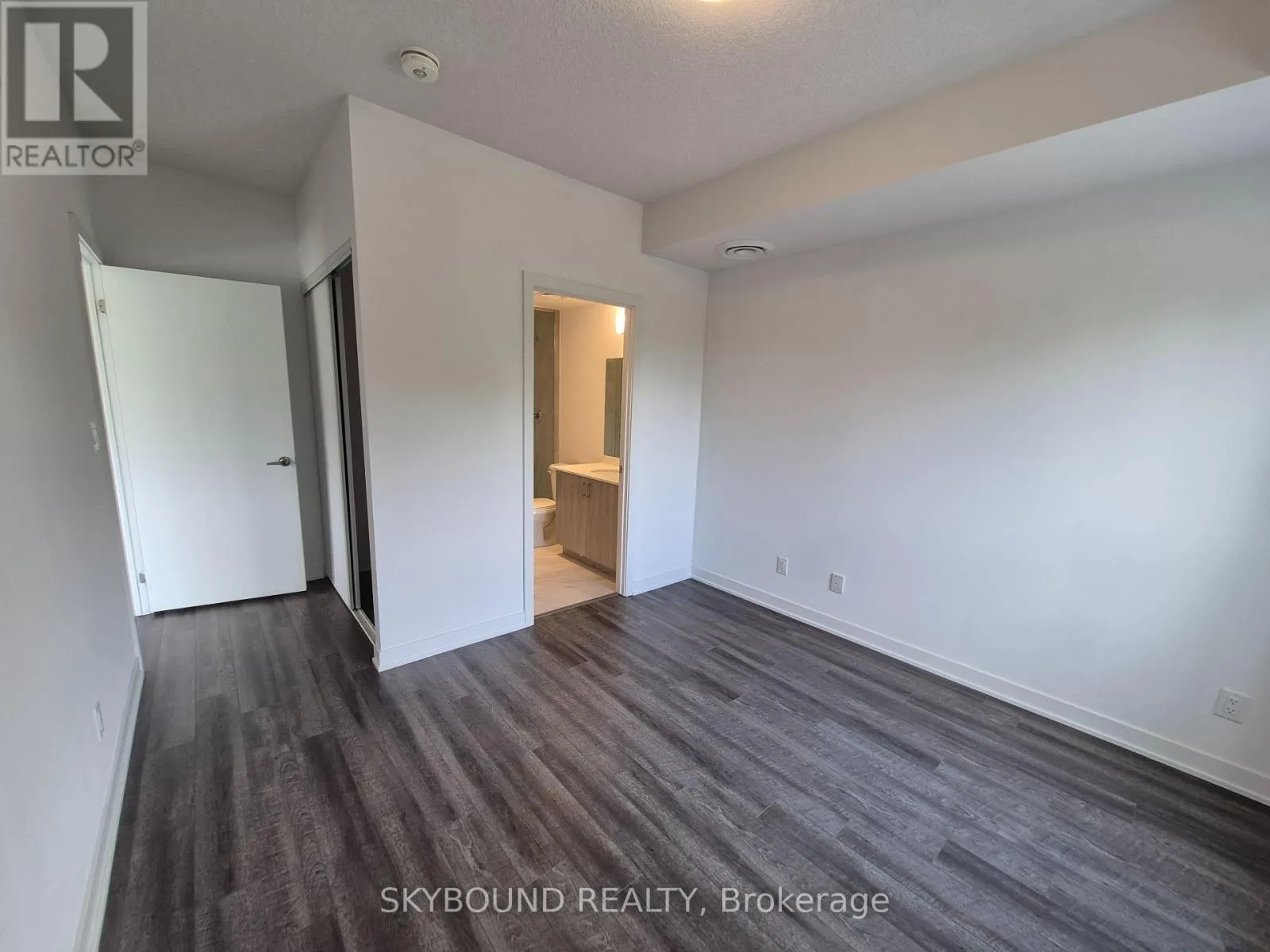 301 - 16 MARKLE CRESCENT