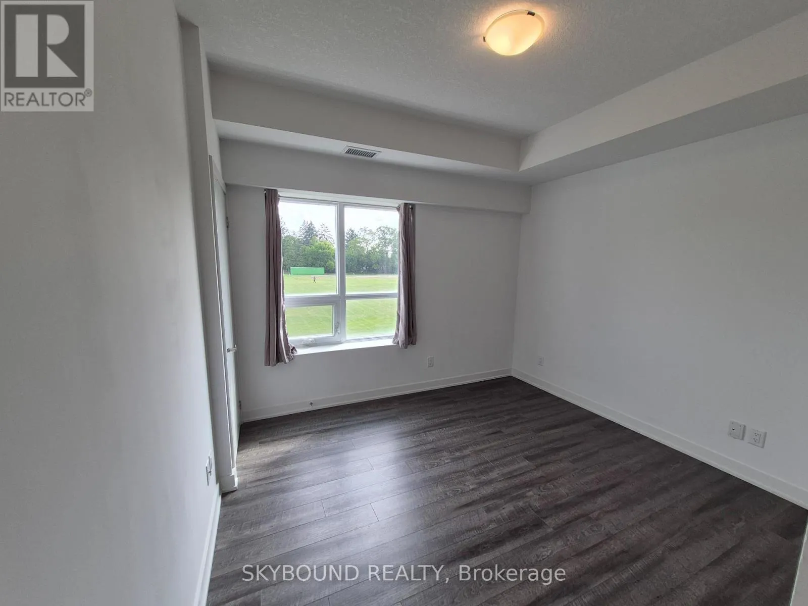 301 - 16 MARKLE CRESCENT