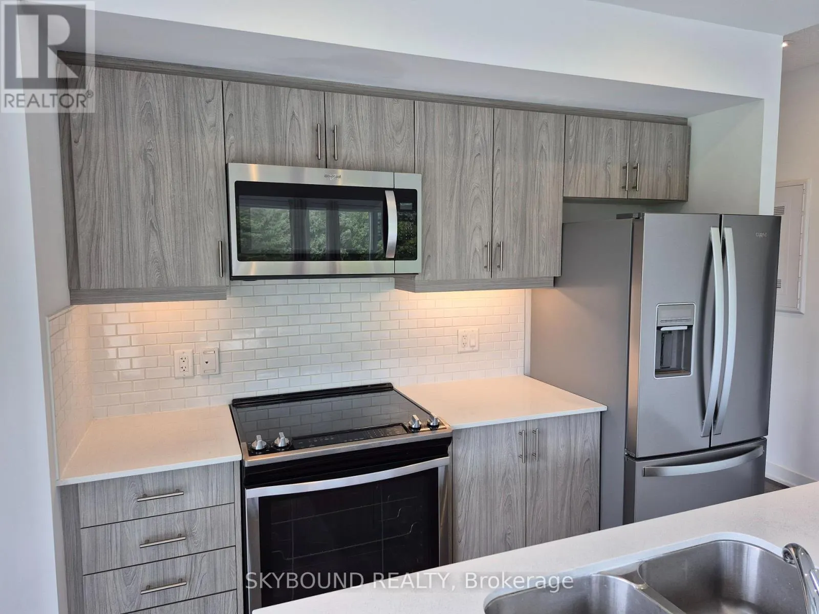 301 - 16 MARKLE CRESCENT
