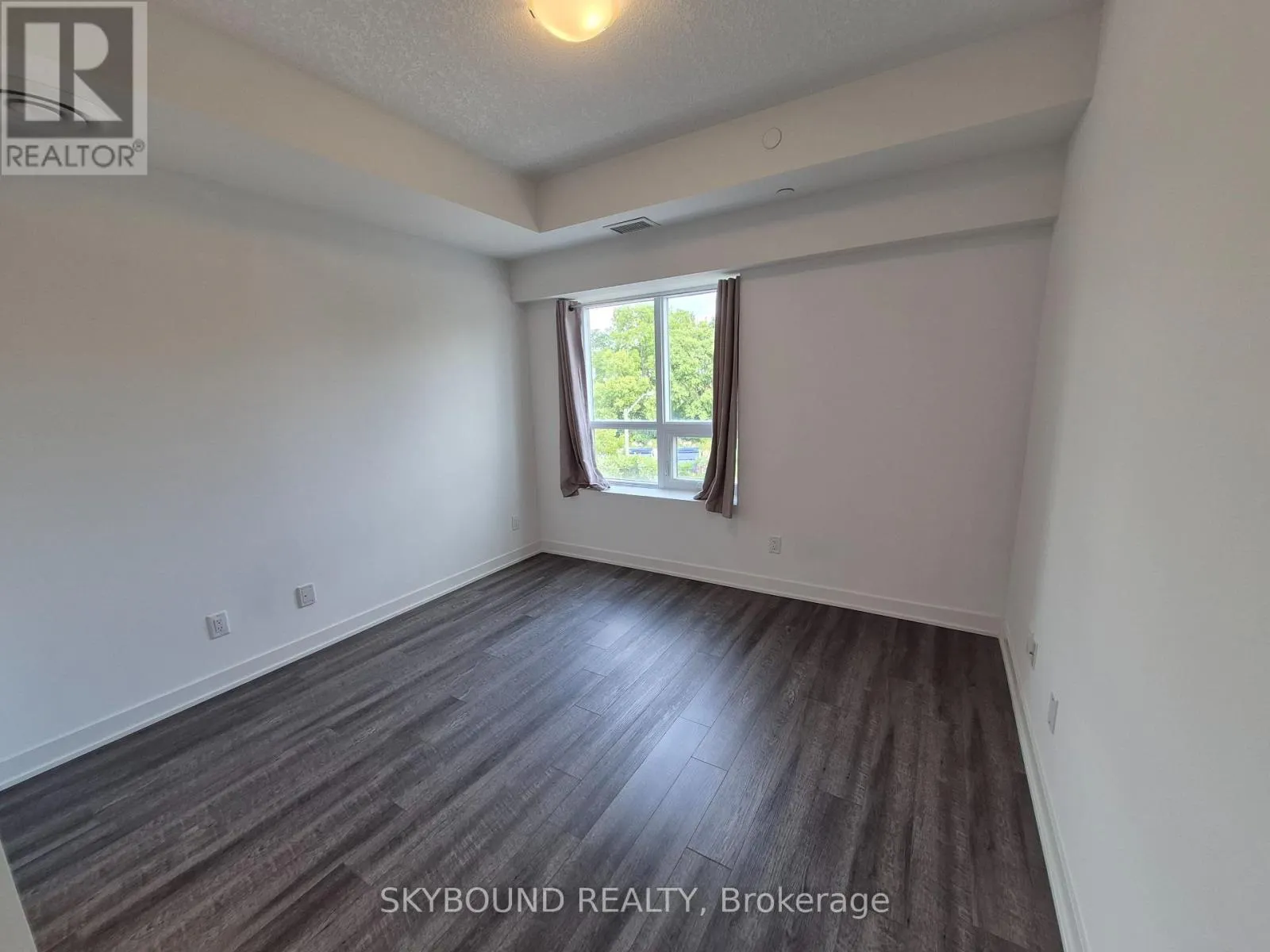 301 - 16 MARKLE CRESCENT