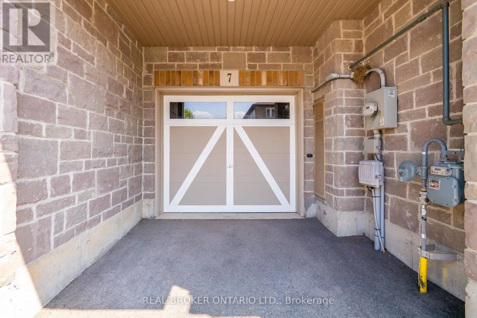 7 LADYBELL LANE