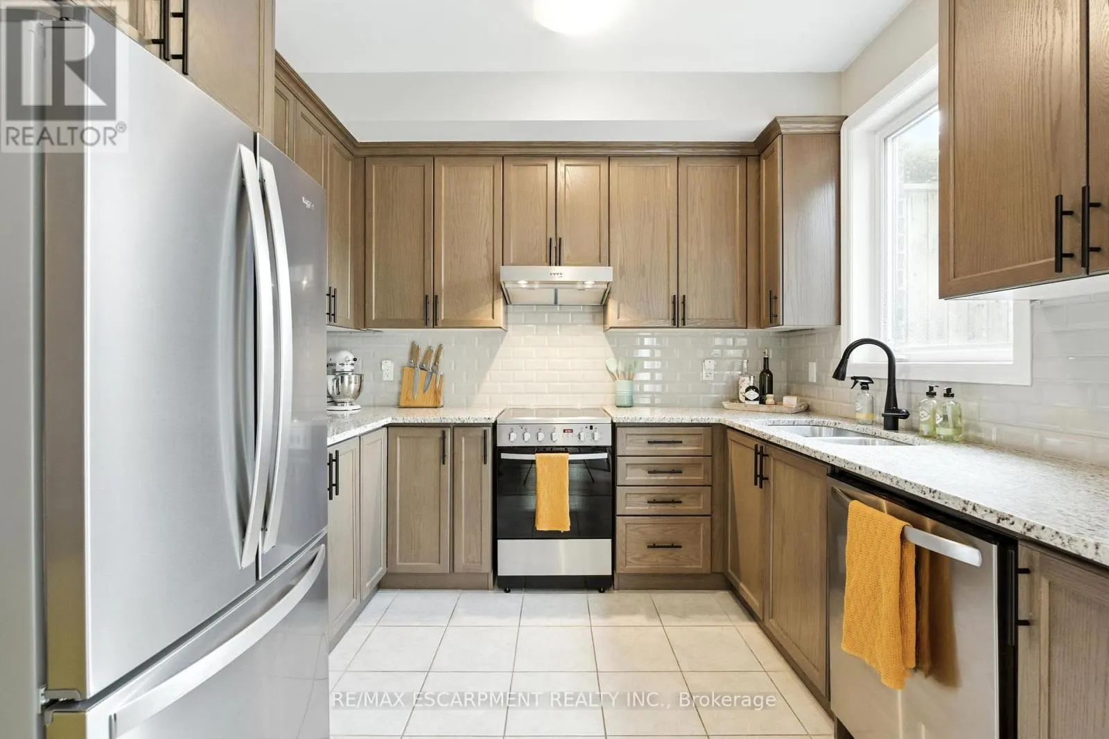 46 - 219 DUNDAS STREET E