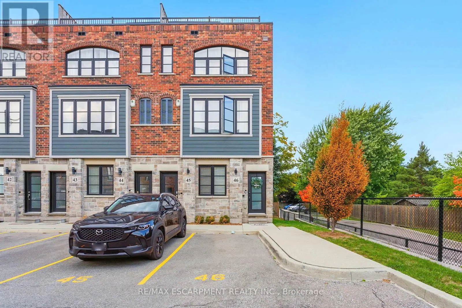 46 - 219 DUNDAS STREET E