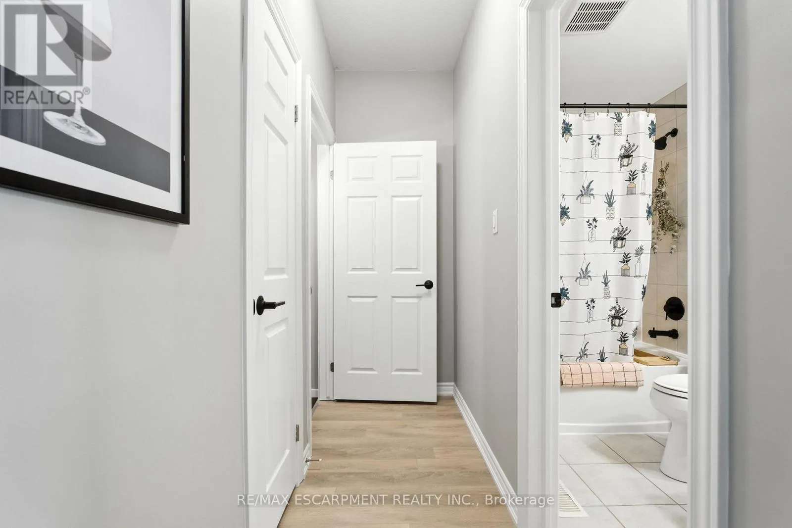 46 - 219 DUNDAS STREET E
