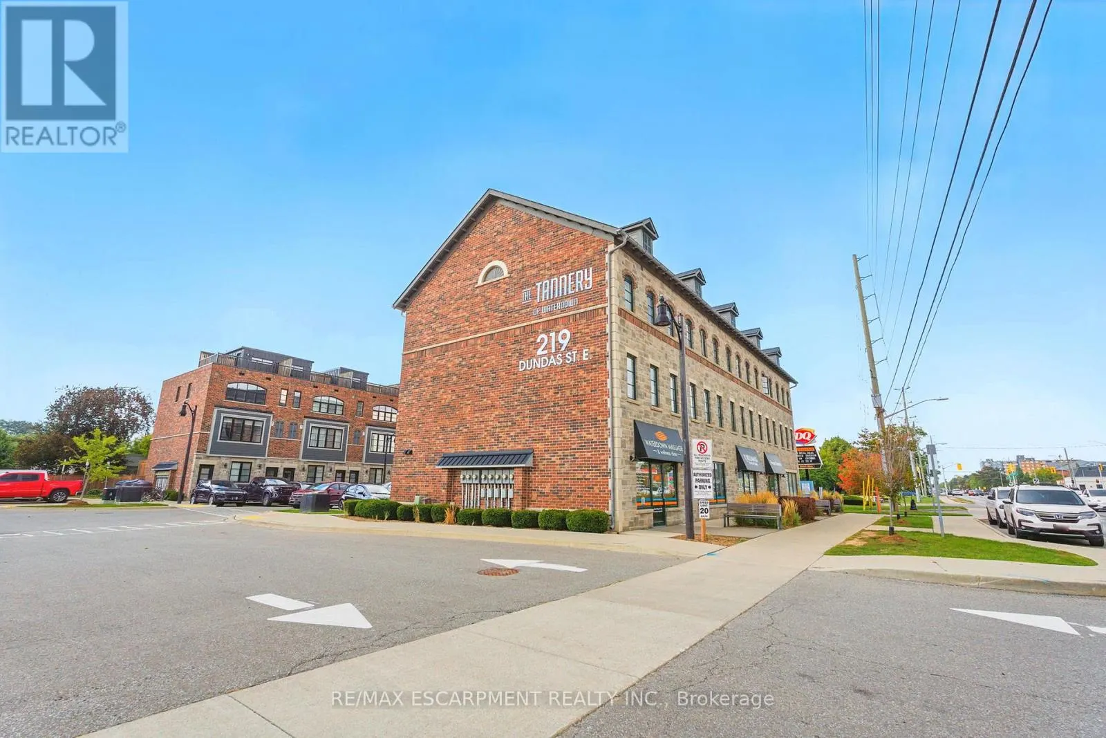 46 - 219 DUNDAS STREET E