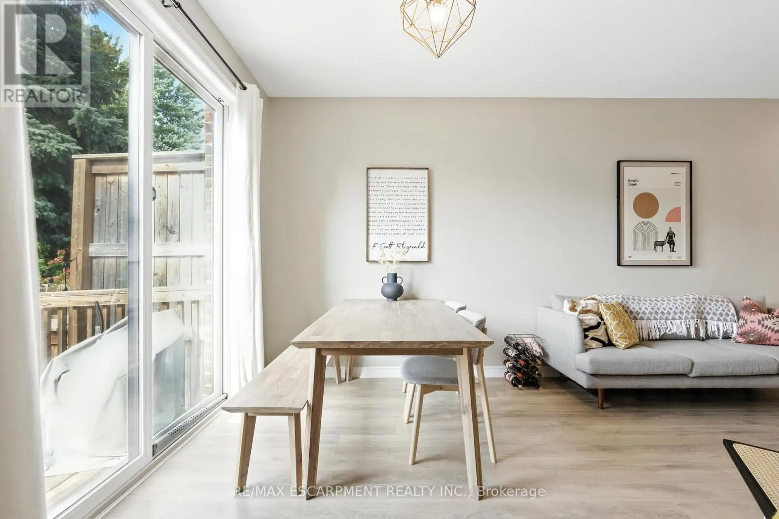 46 - 219 DUNDAS STREET E