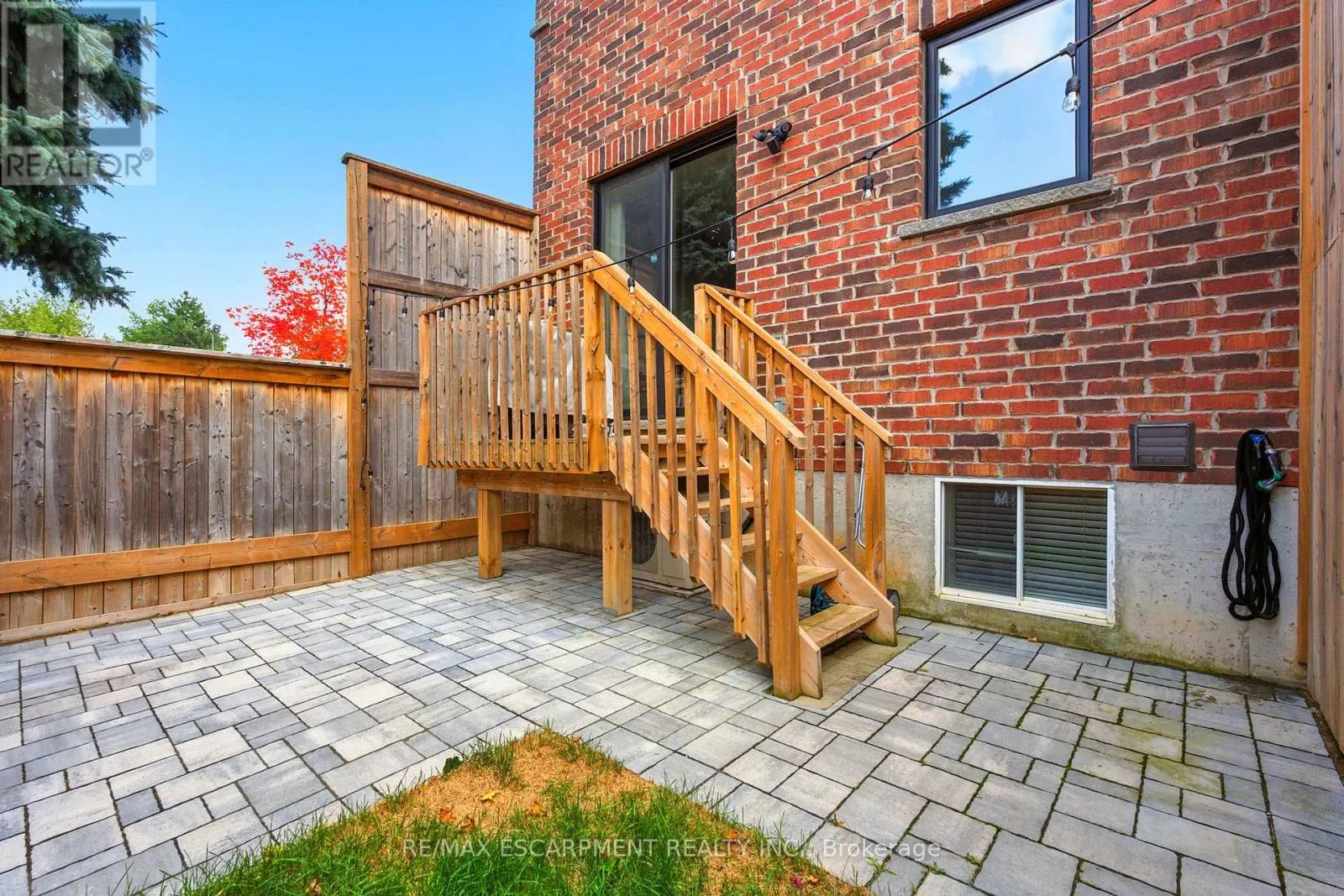 46 - 219 DUNDAS STREET E