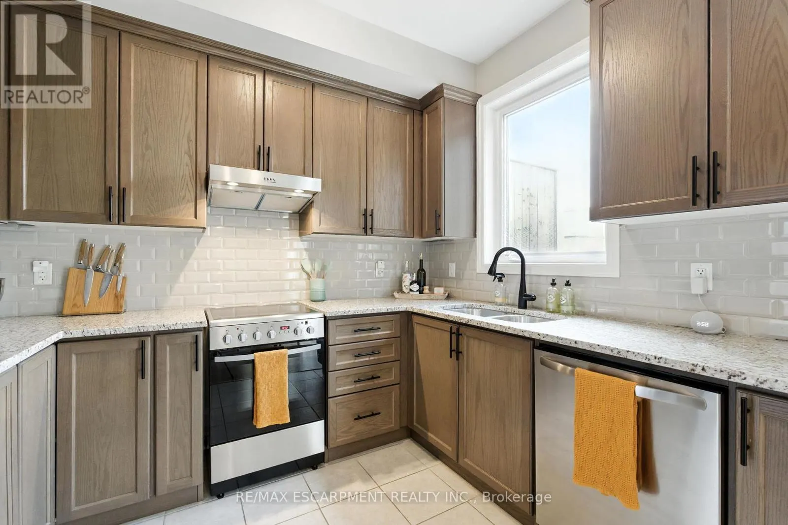 46 - 219 DUNDAS STREET E