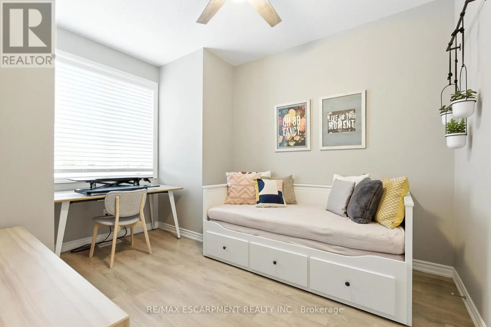 46 - 219 DUNDAS STREET E