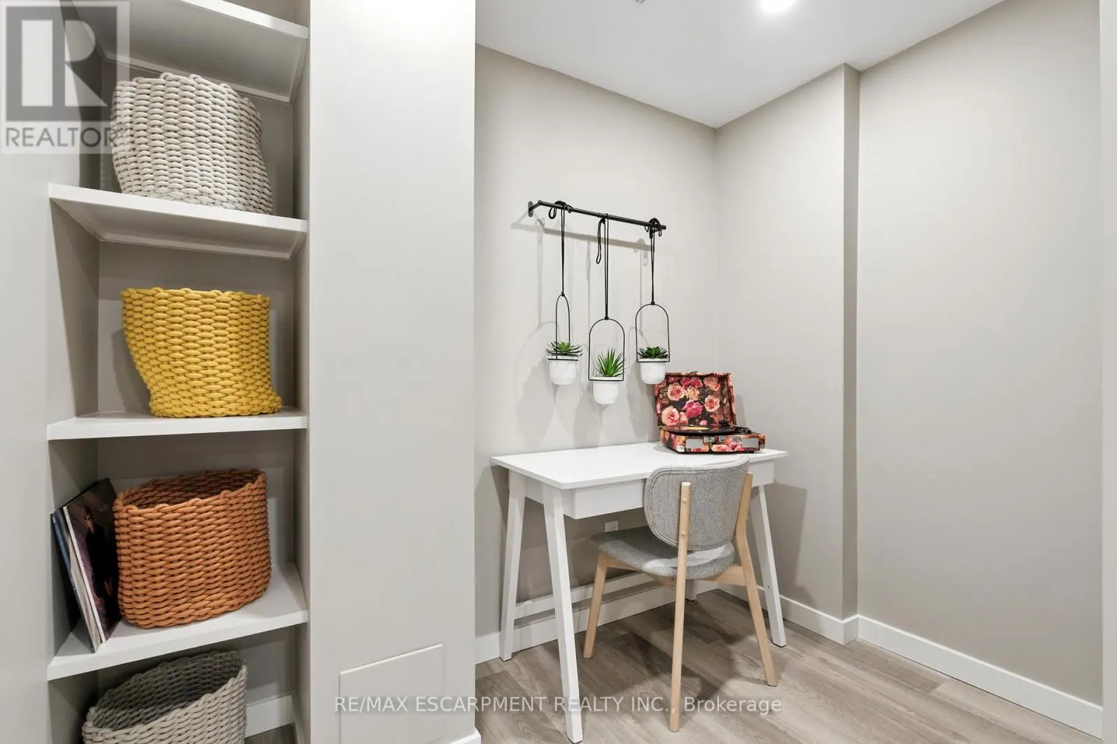 46 - 219 DUNDAS STREET E