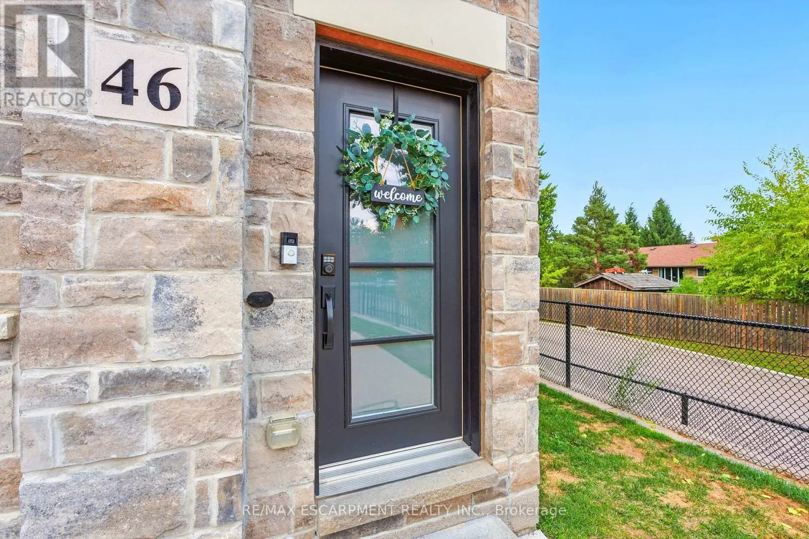 46 - 219 DUNDAS STREET E
