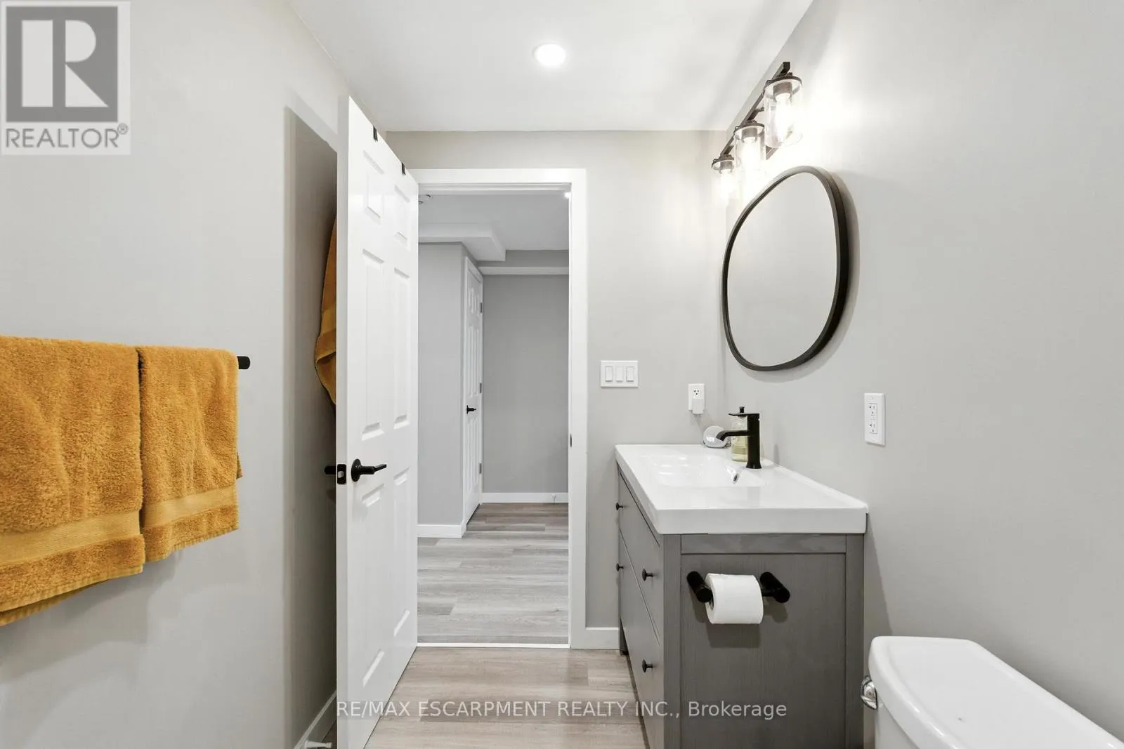 46 - 219 DUNDAS STREET E