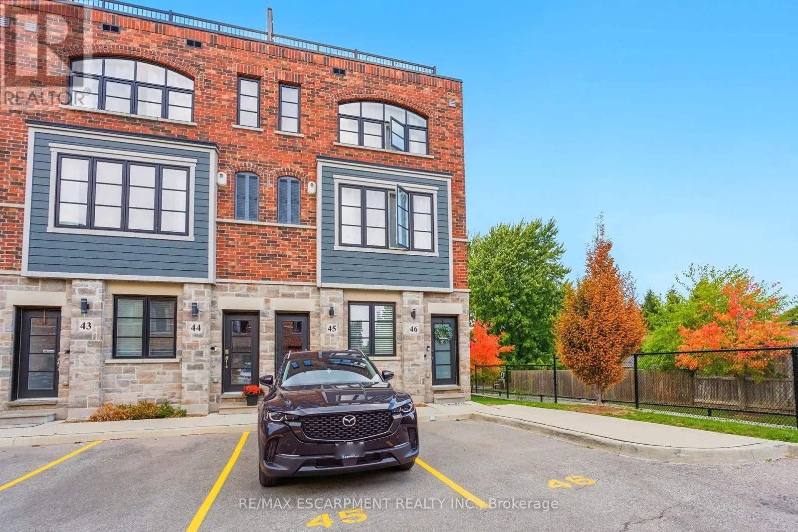 46 - 219 DUNDAS STREET E
