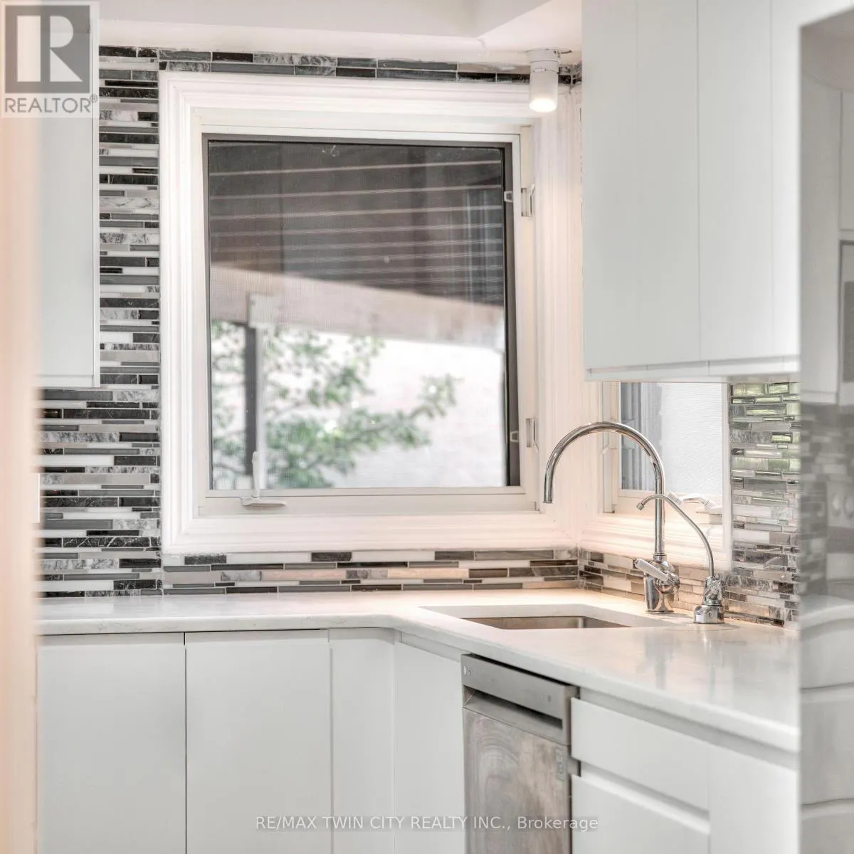 8 - 28 UNDERHILL CRESCENT