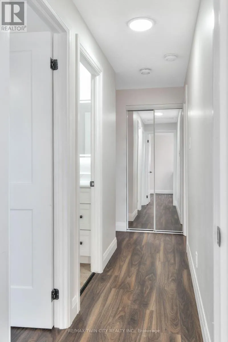 8 - 28 UNDERHILL CRESCENT