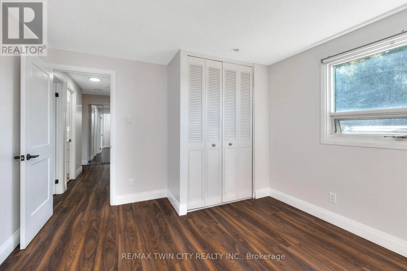 8 - 28 UNDERHILL CRESCENT