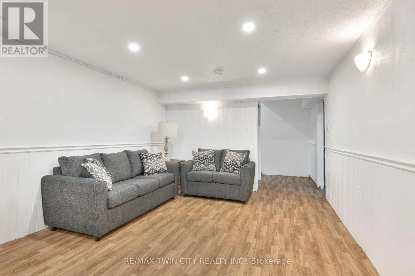 8 - 28 UNDERHILL CRESCENT