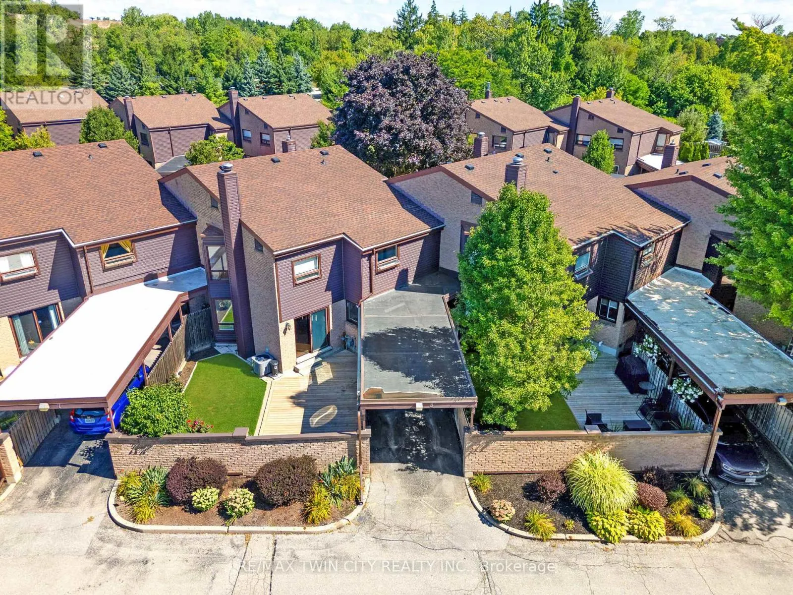 8 - 28 UNDERHILL CRESCENT