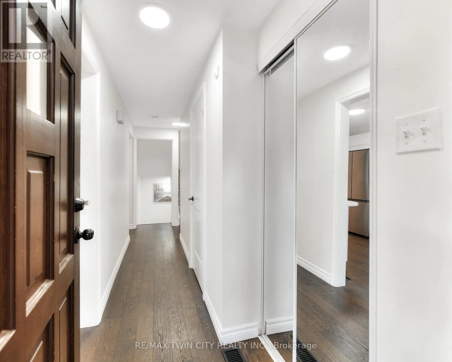 8 - 28 UNDERHILL CRESCENT