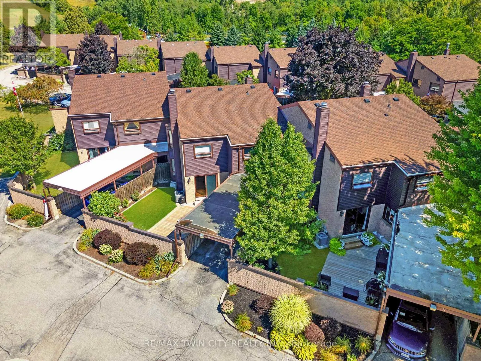 8 - 28 UNDERHILL CRESCENT