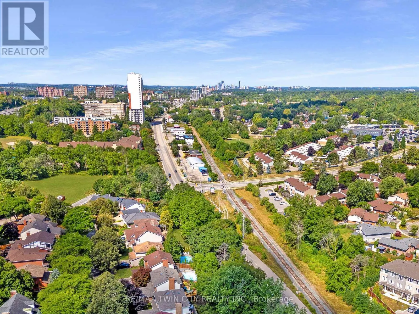 8 - 28 UNDERHILL CRESCENT