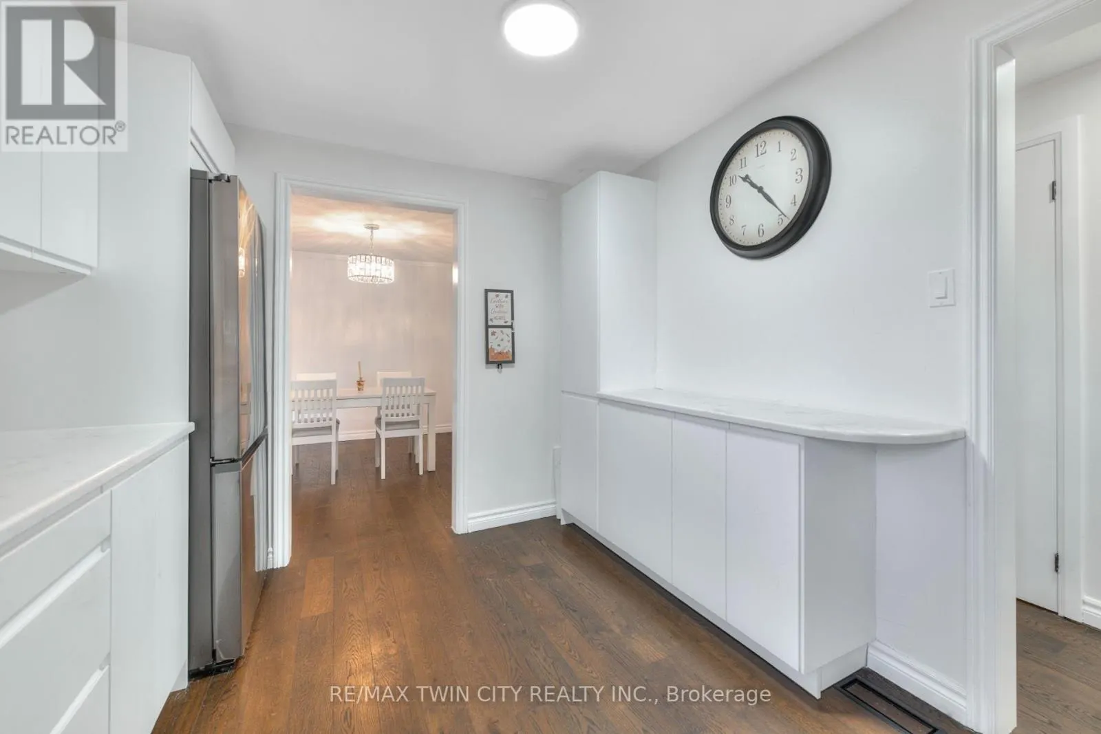 8 - 28 UNDERHILL CRESCENT