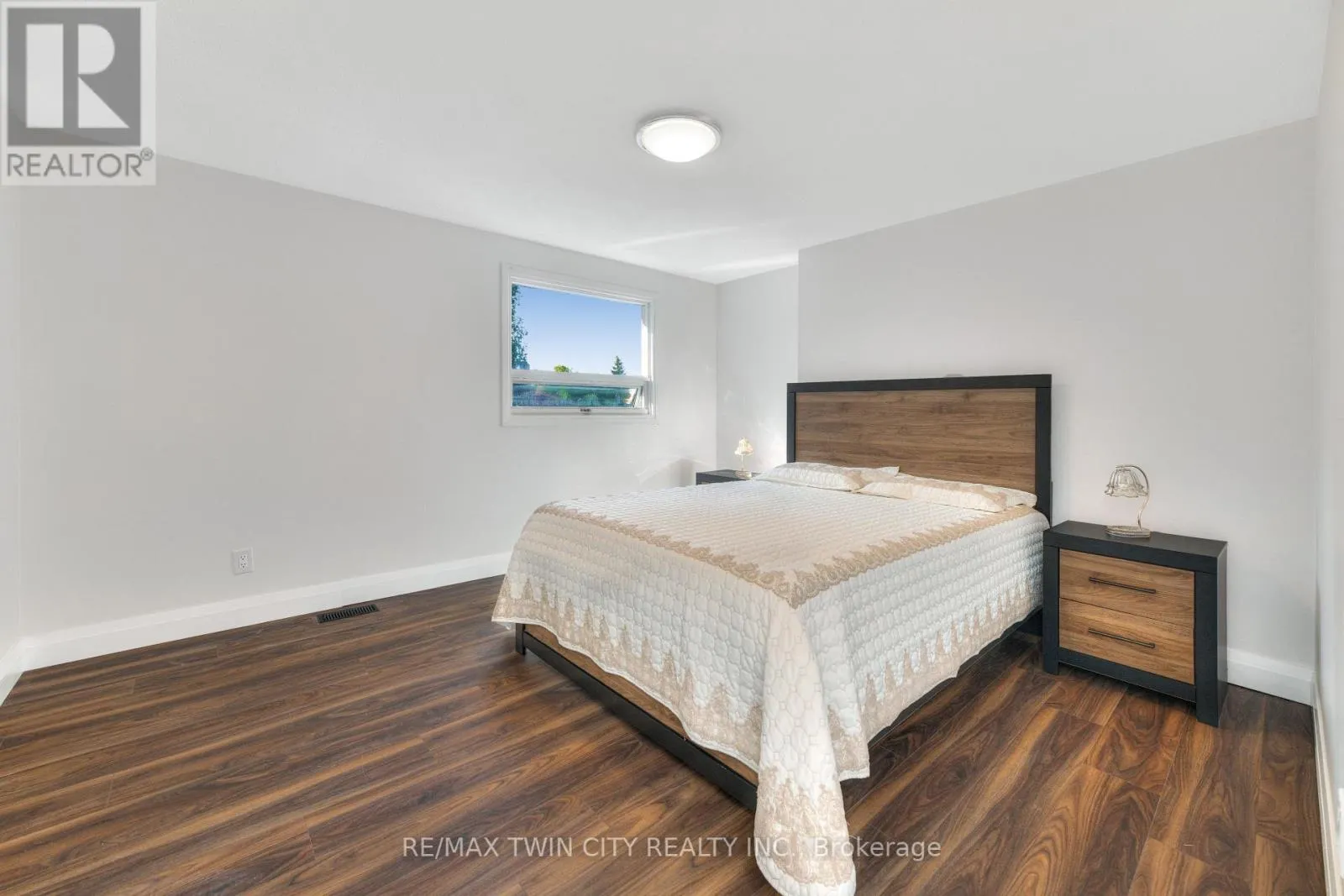 8 - 28 UNDERHILL CRESCENT