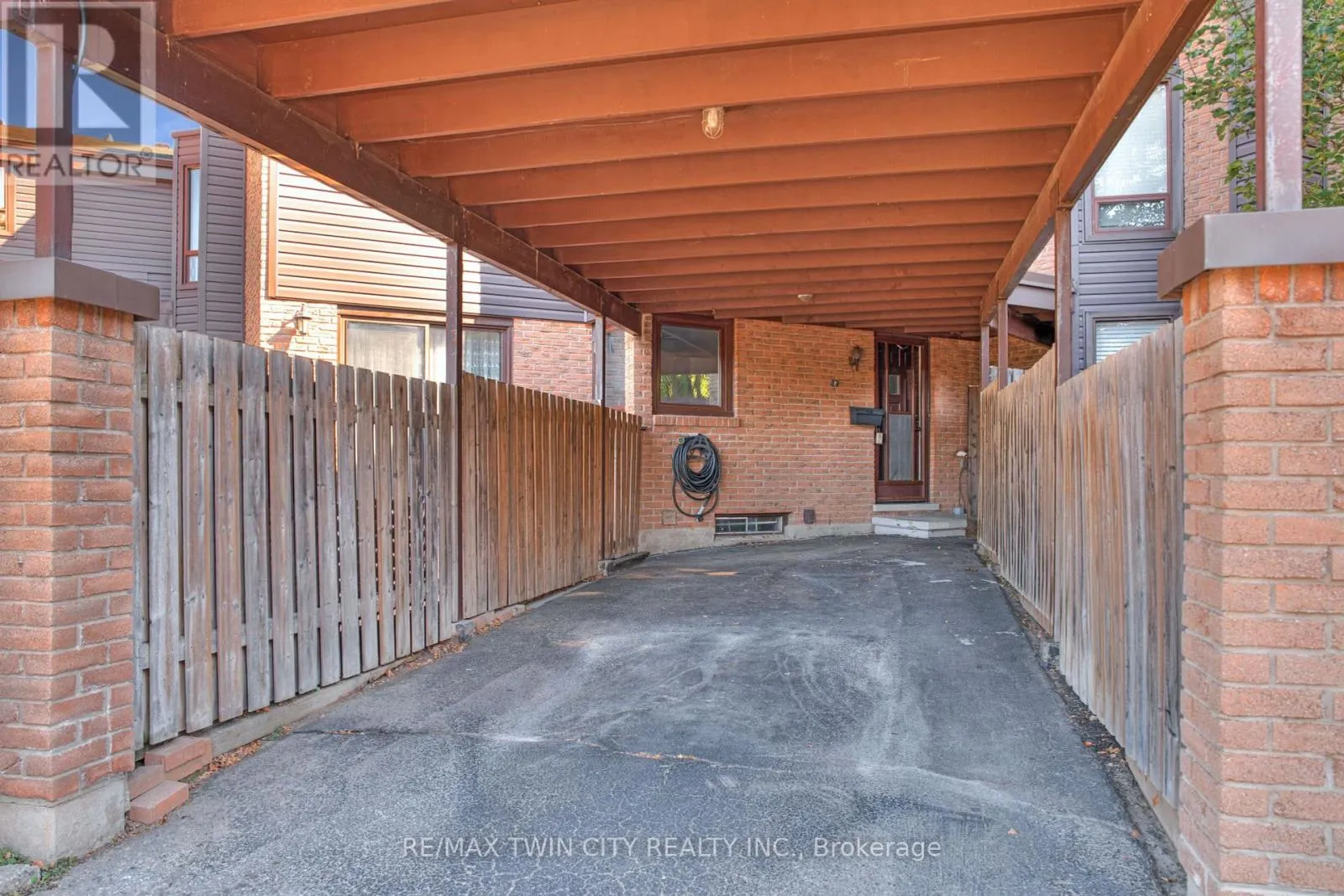 8 - 28 UNDERHILL CRESCENT