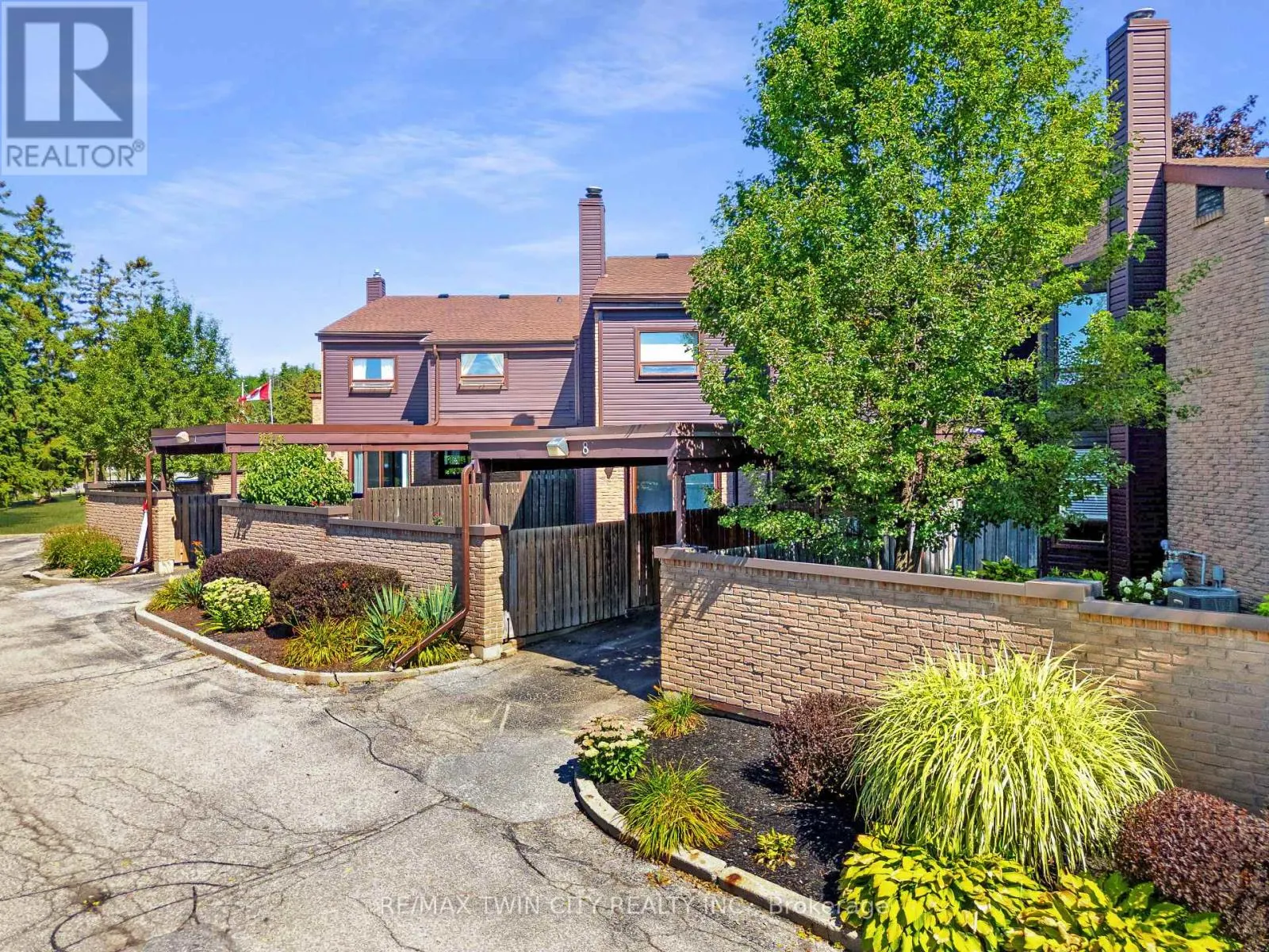 8 - 28 UNDERHILL CRESCENT