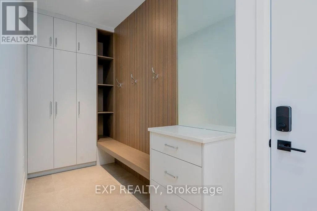 26 CLOVELLY ROAD W