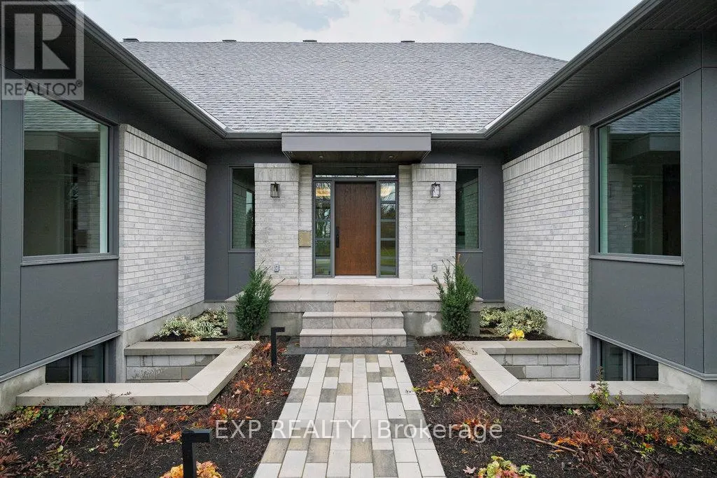 26 CLOVELLY ROAD W