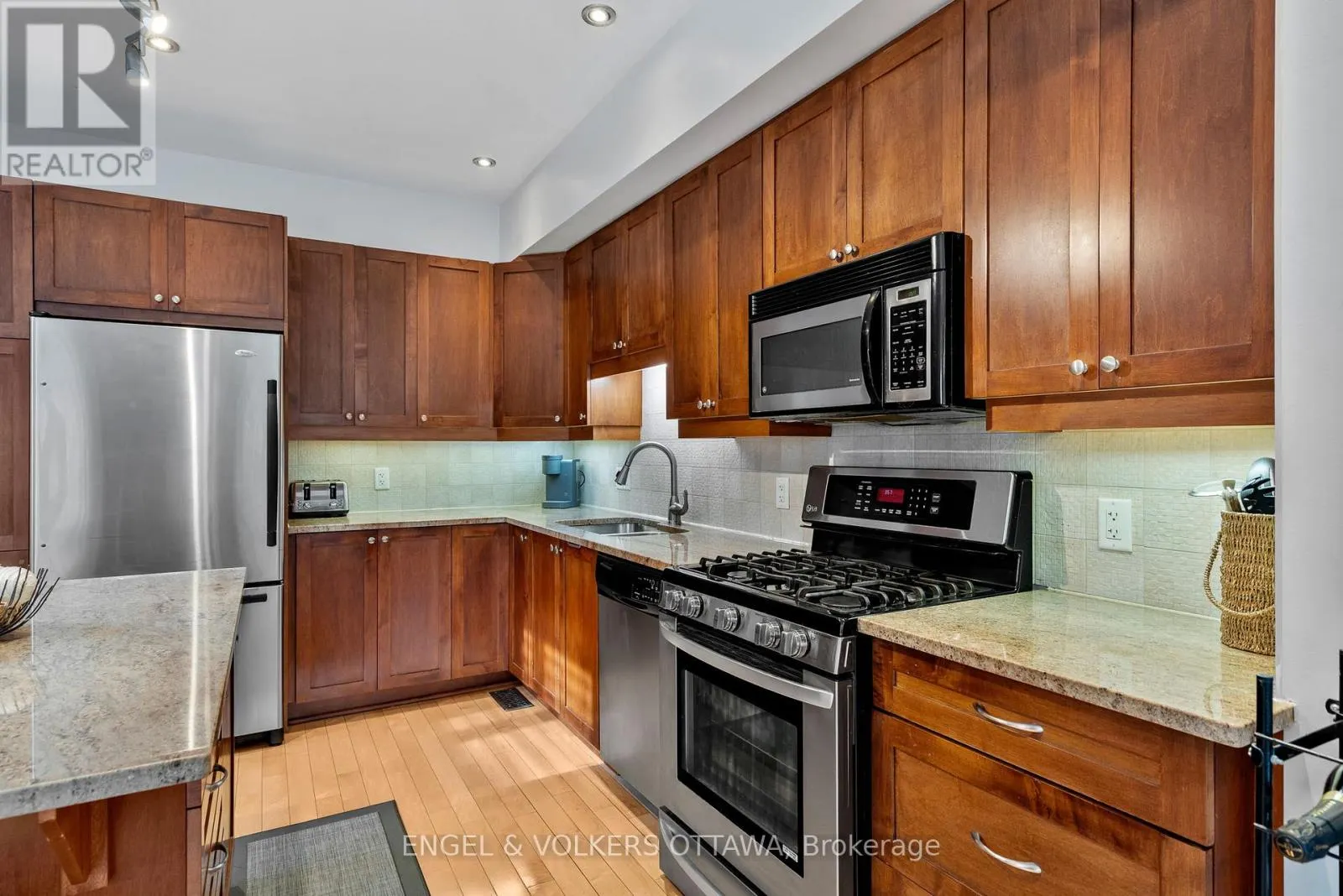 110 ENCORE PRIVATE