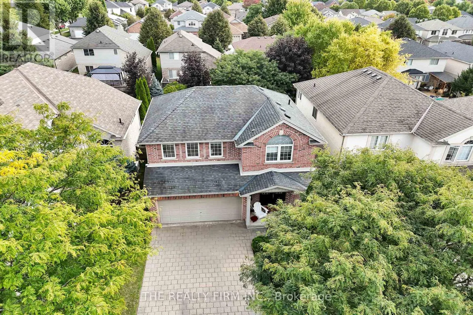 581 CLEARWATER CRESCENT