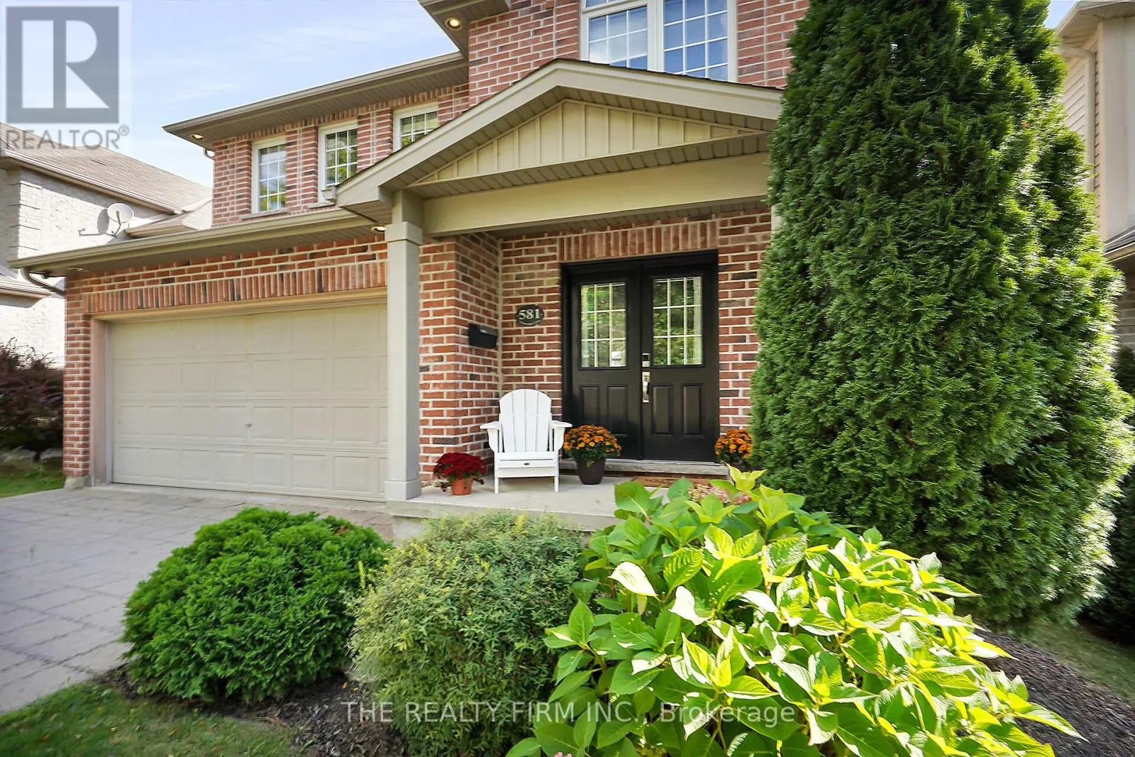 581 CLEARWATER CRESCENT