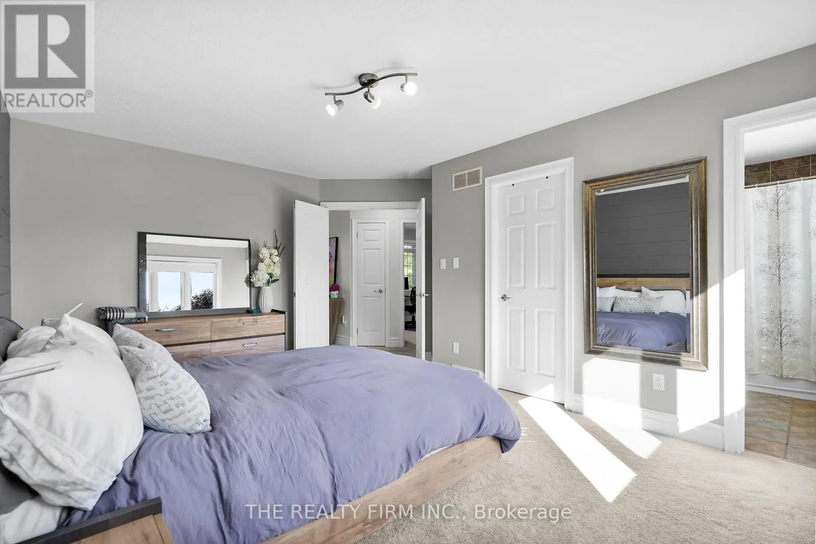581 CLEARWATER CRESCENT