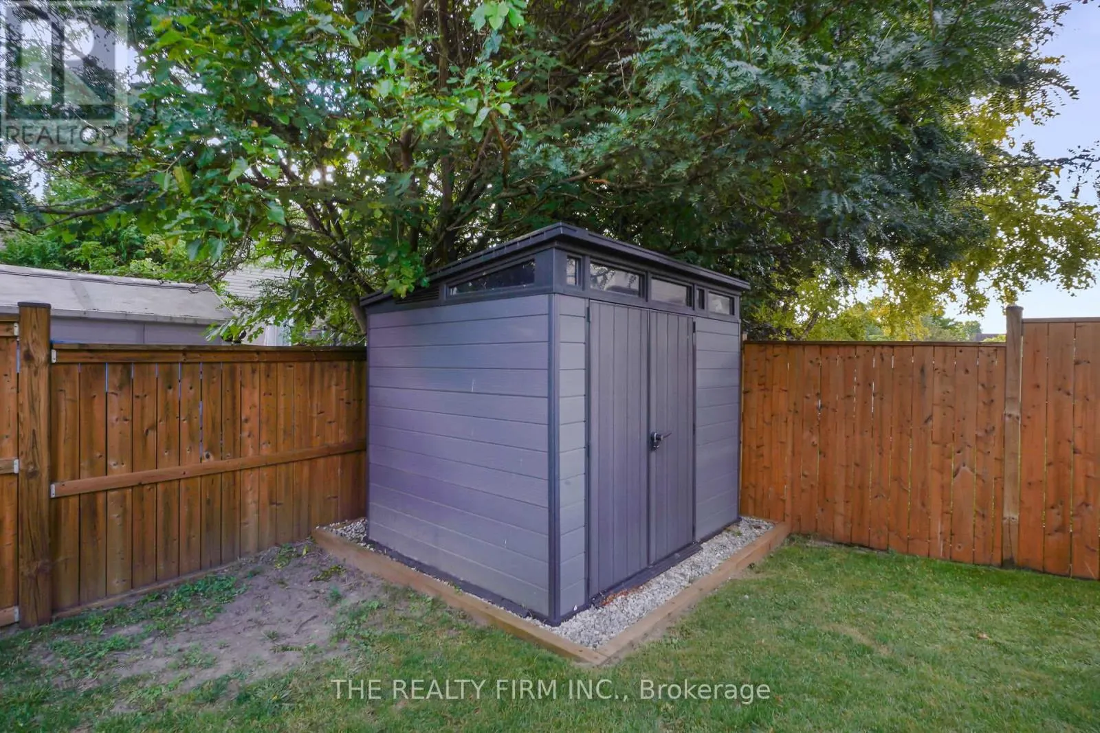 581 CLEARWATER CRESCENT
