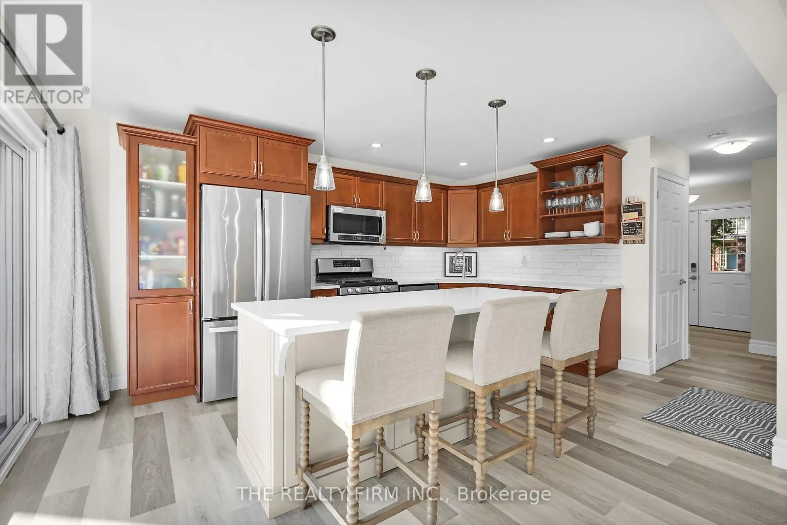 581 CLEARWATER CRESCENT