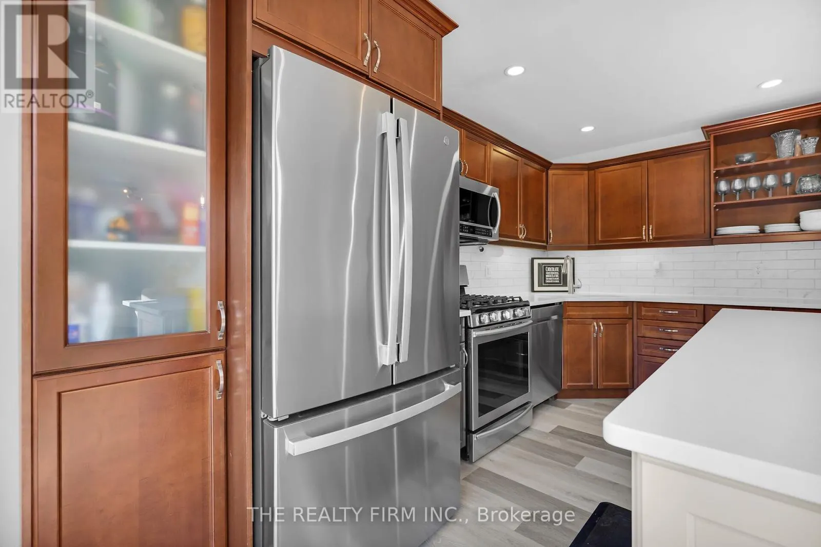 581 CLEARWATER CRESCENT