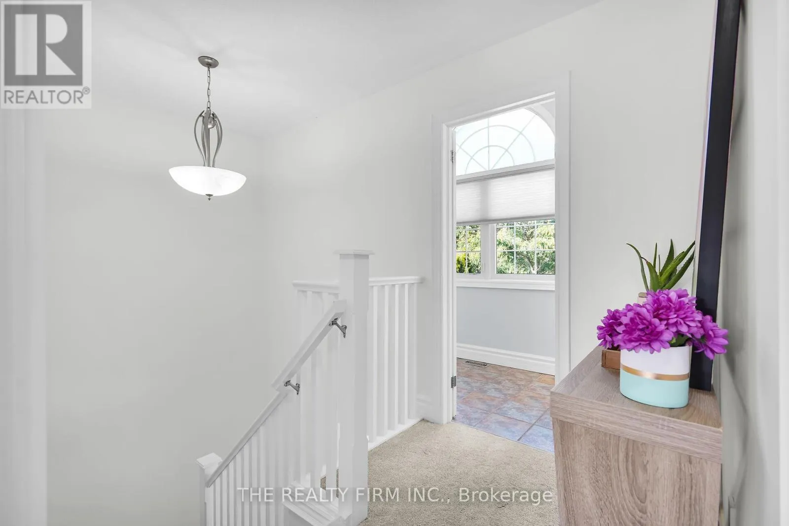 581 CLEARWATER CRESCENT