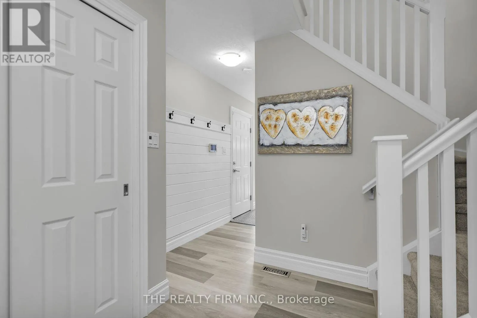 581 CLEARWATER CRESCENT