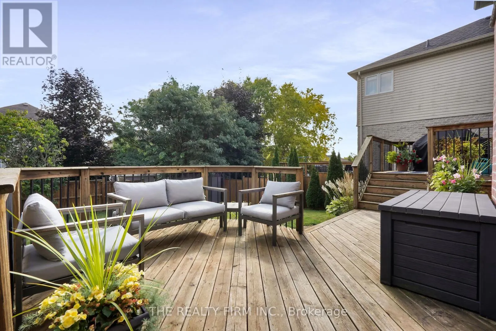 581 CLEARWATER CRESCENT