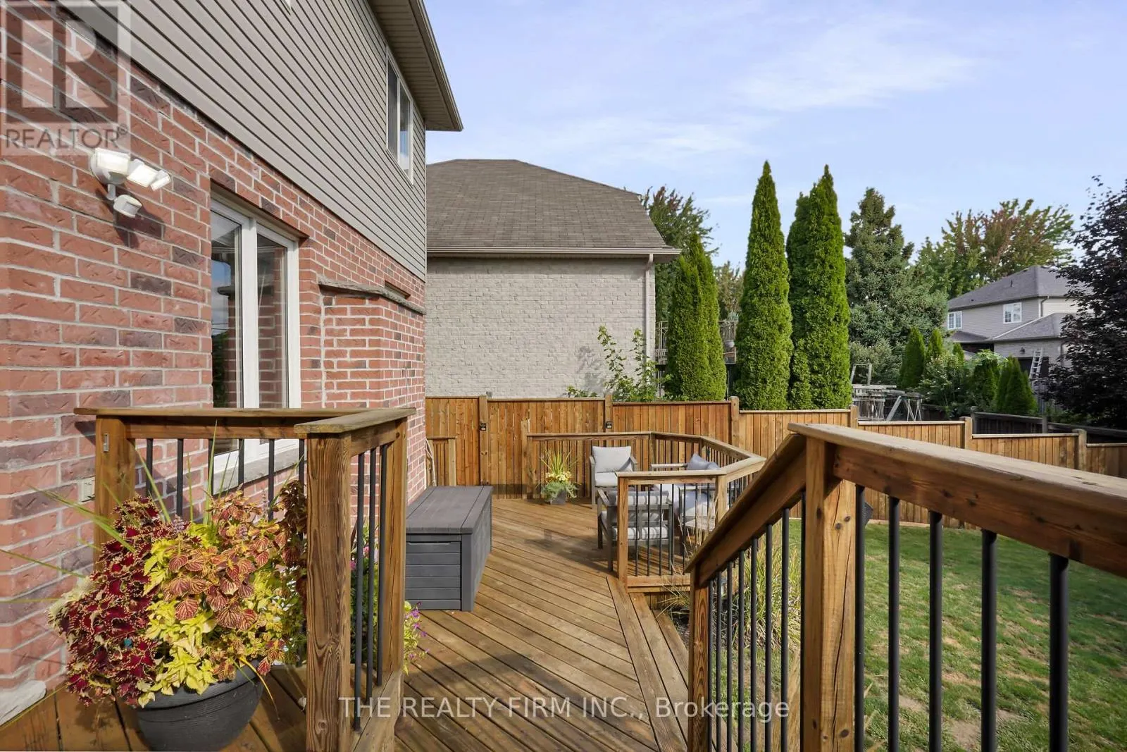 581 CLEARWATER CRESCENT