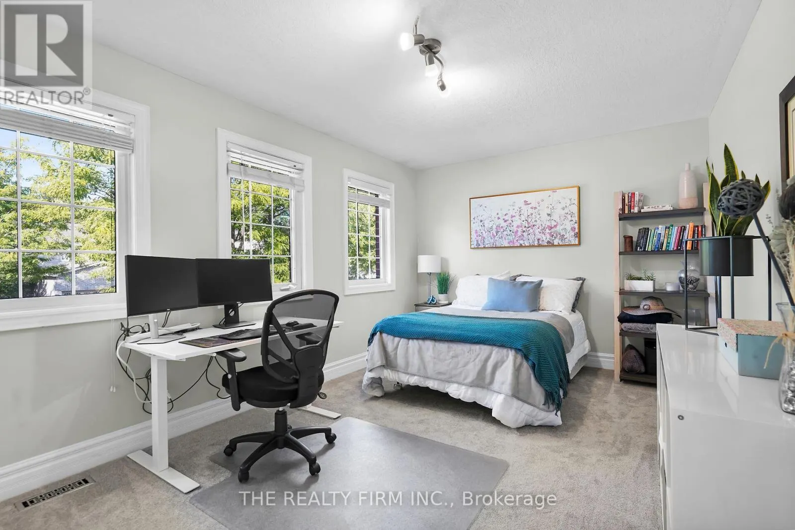 581 CLEARWATER CRESCENT