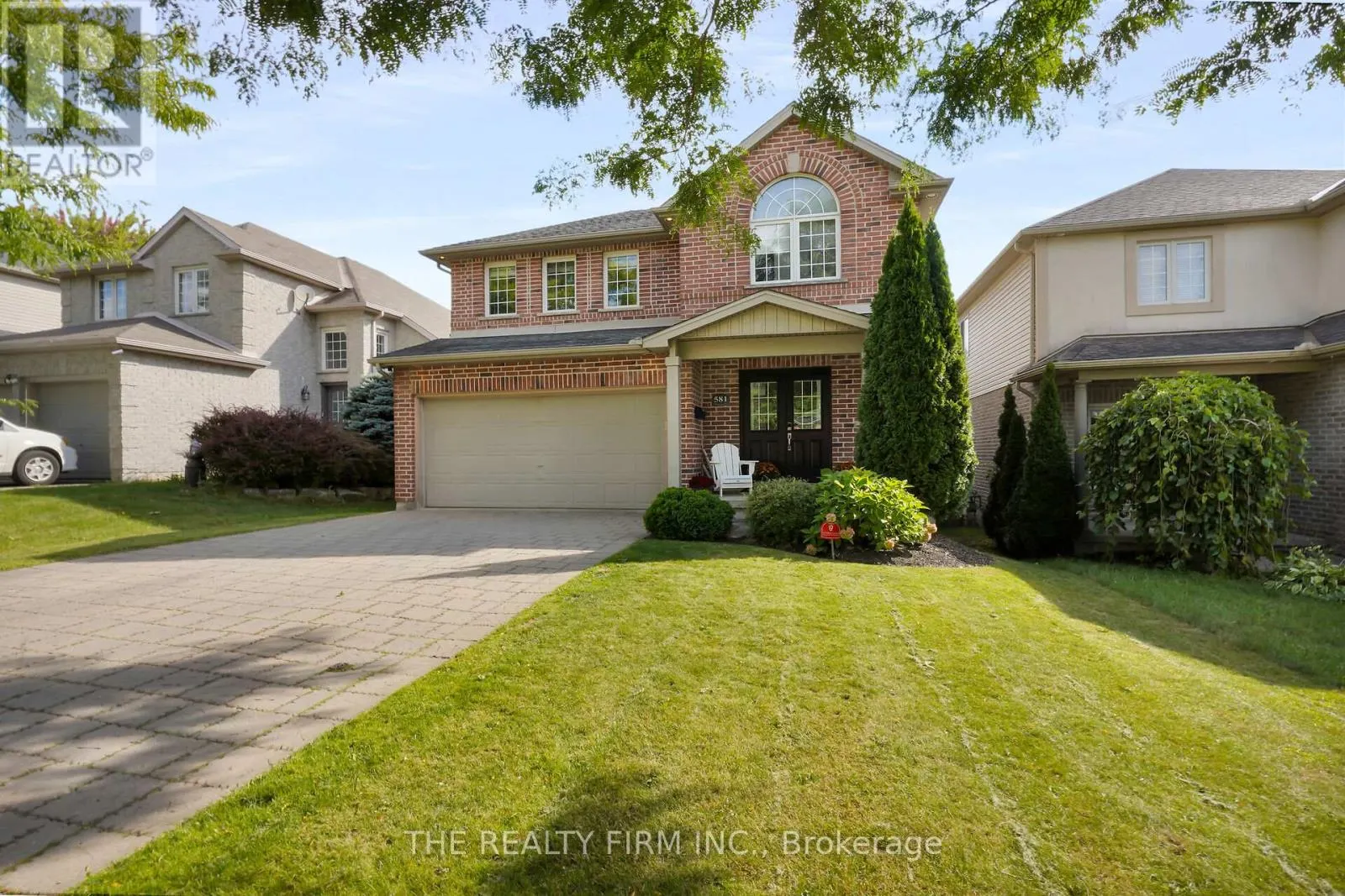 581 CLEARWATER CRESCENT
