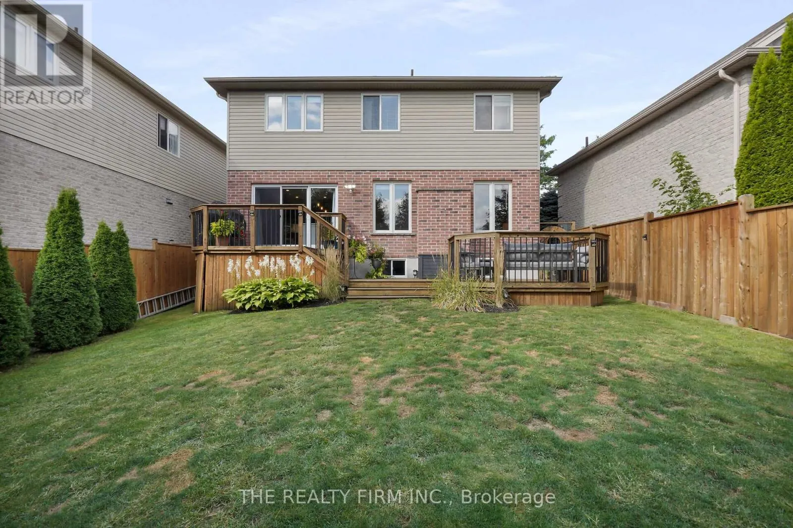 581 CLEARWATER CRESCENT